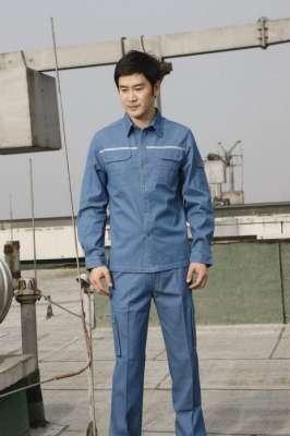 工廠工作服定制有這三個(gè)特點(diǎn)!